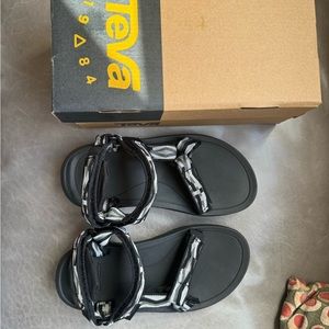 Hurricane XLT 2 in Toro Black size 1 little kid